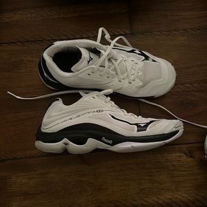 Mizuno volleyball shoes